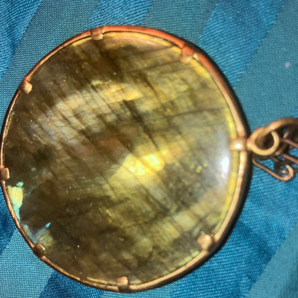 Elegant round Labradorite Pendant - Picture 2 of 5